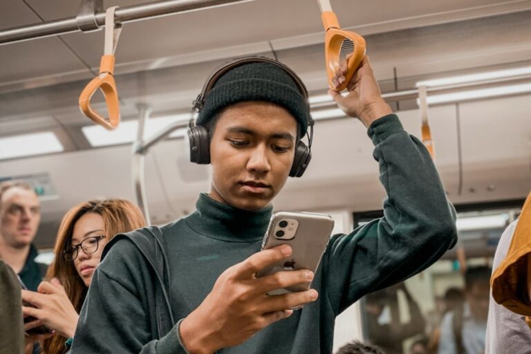 Titelbild zu „Mobile Optimierung: So machen Sie Ihren Webshop mobilfreundlich“