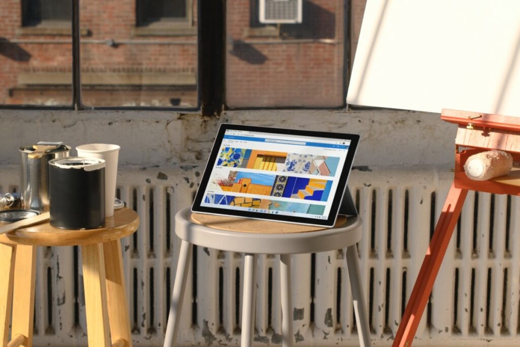 Titelbild zu „Warum Sie mit einem 2-in-1 Laptop Ihren Workflow verbessern“